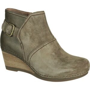 Dansko Shirley wedge Bootie brown suede/leather size 40